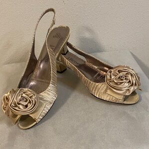 J. Renee’ Champagne Gold Kitten Heel Peep Toe Embellished Sandal 10M